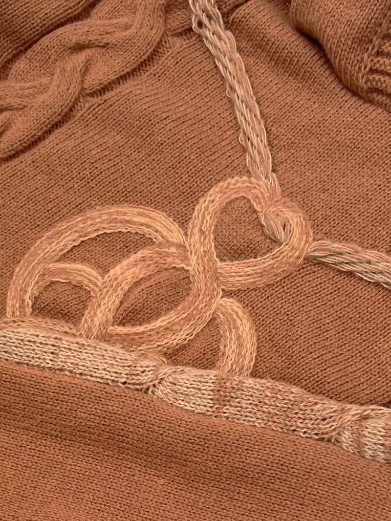 Cypriana – Elegancki Sweter z Kapturem