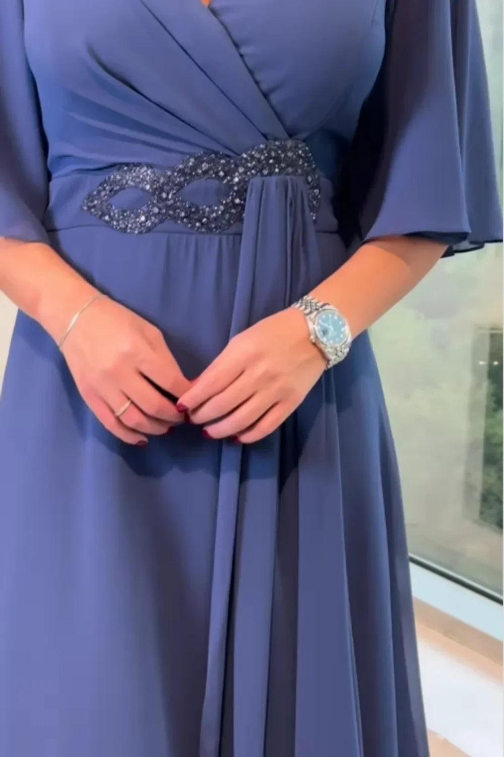 Ezina – Elegancka Długa Sukienka z Szyfonu