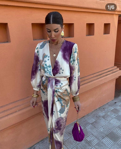 Goizane – Elegancka Sukienka w Kwiaty z Dekoltem w Szpic