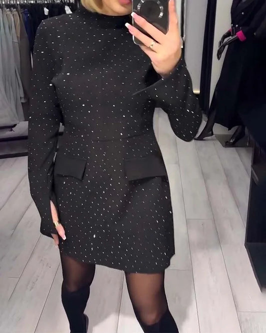 Kenzleigh – Elegancka Sukienka z Błyszczącym Wykończeniem