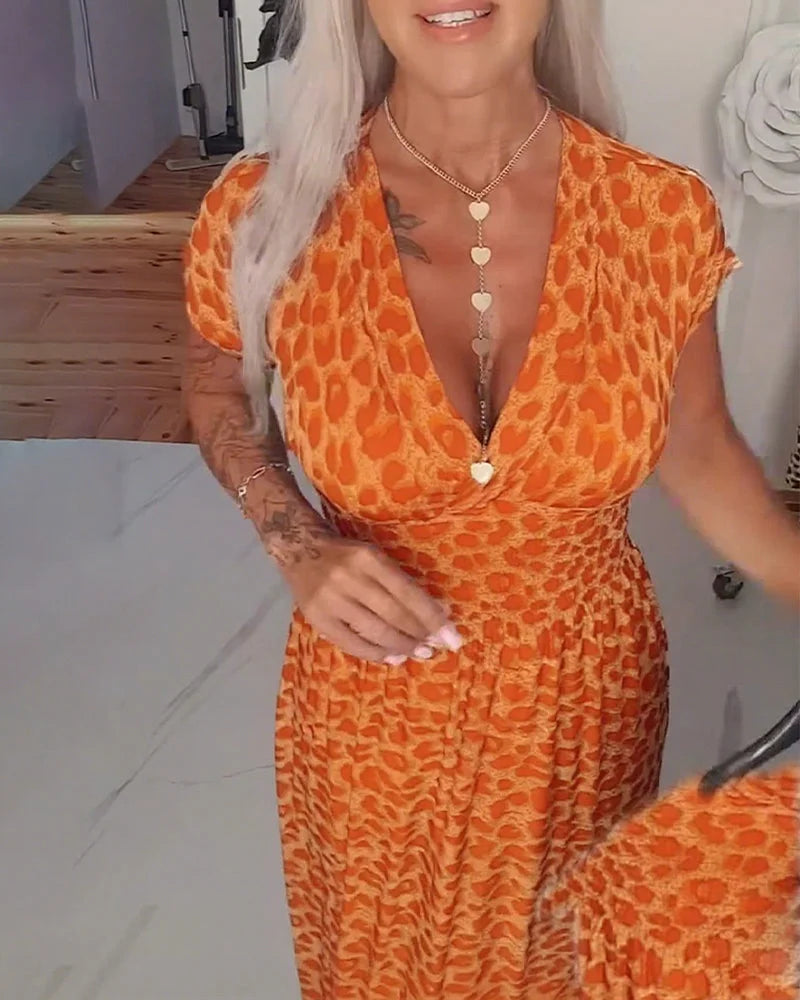 Erendira – Elegancka Sukienka z Dekoltem w Szpic i Nadrukiem w Panterkę