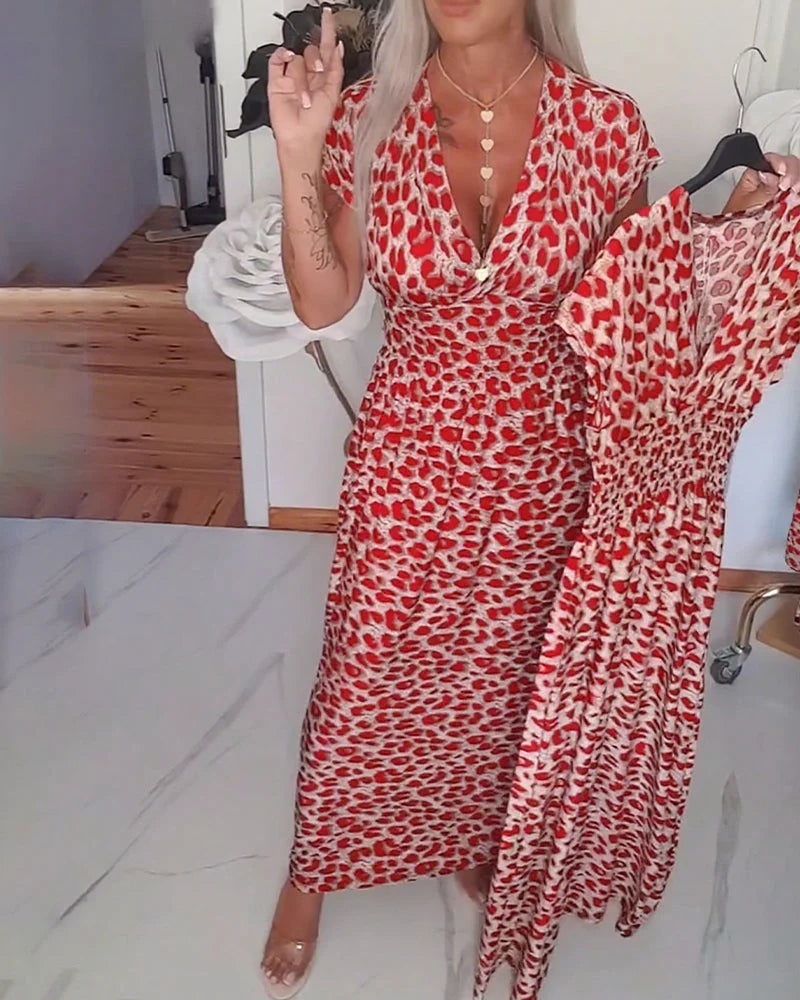 Erendira – Elegancka Sukienka z Dekoltem w Szpic i Nadrukiem w Panterkę