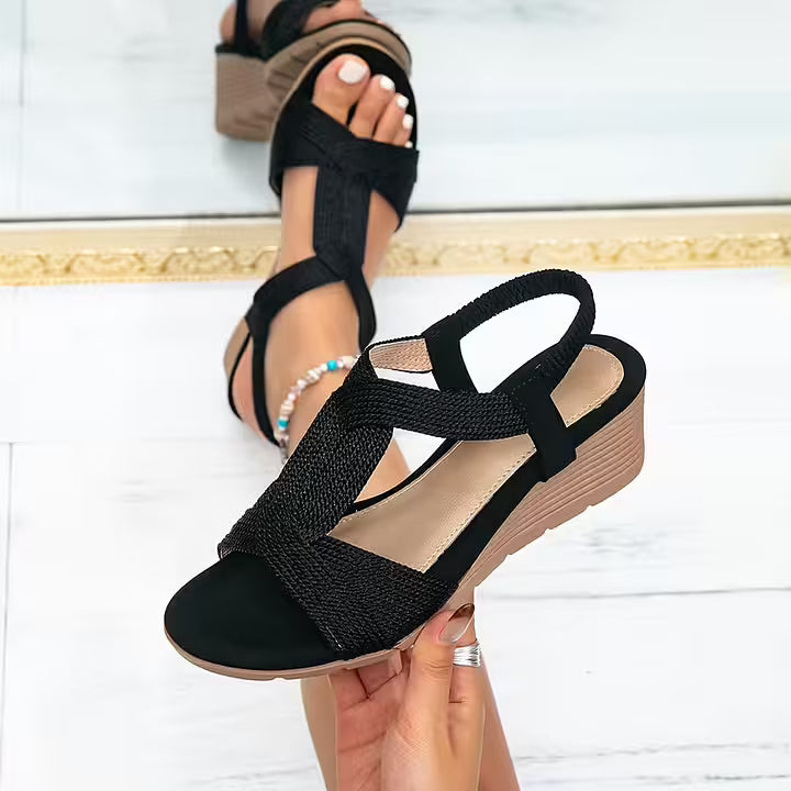 Filya – Wygodne Sandały Na Koturnie z Krzyżującymi Się Paskami