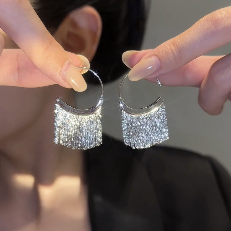 Imalken – Kolczyki z Frędzlami w Kształcie Wodospadu