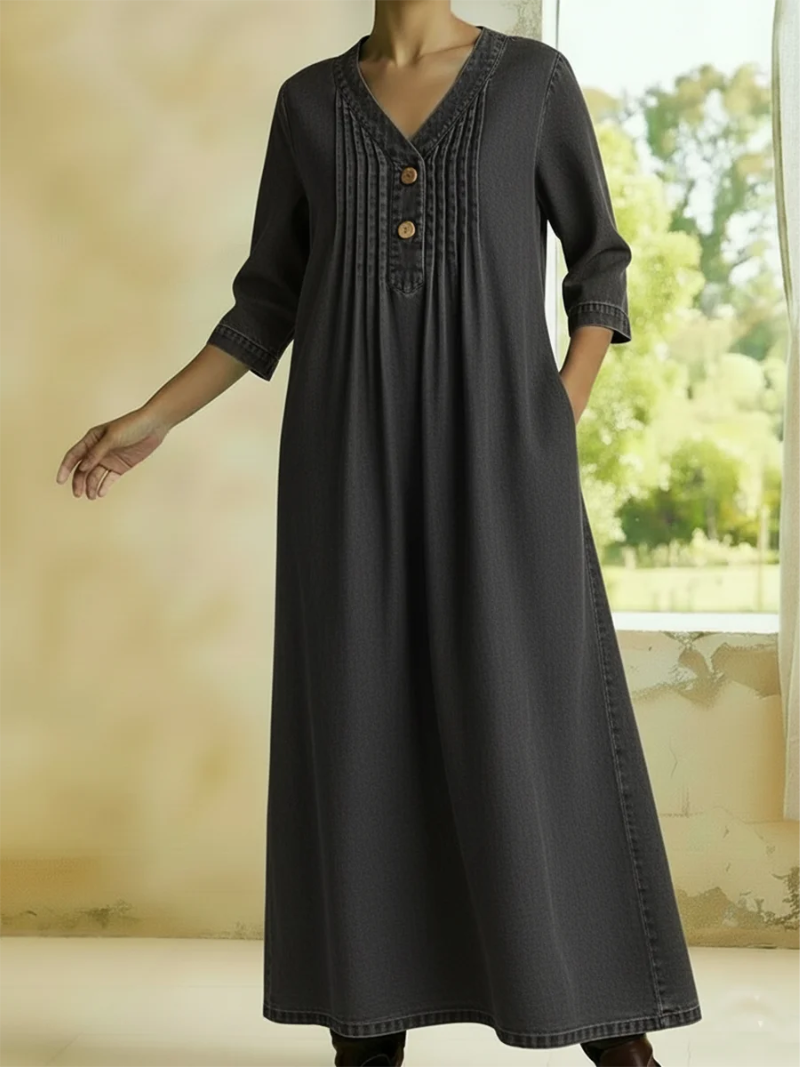 Danjela – Dżinsowa Sukienka z Dekoltem w Serek i Guzikami