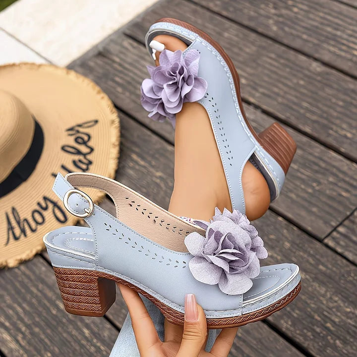 Gayanthi – Stylowe Sandały na Grubym Obcasie z Motywem Kwiatowym