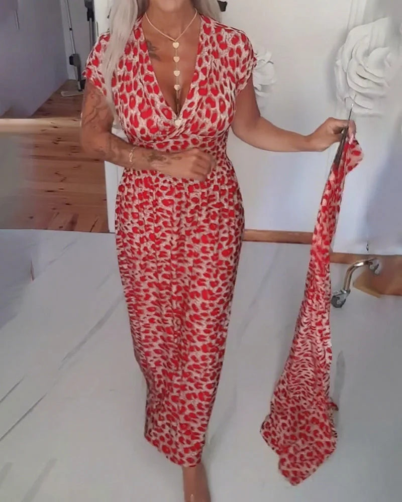 Erendira – Elegancka Sukienka z Dekoltem w Szpic i Nadrukiem w Panterkę