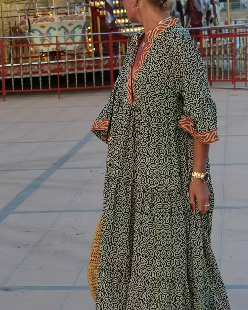 Amandi - Sukienka Maxi z Nadrukiem i Dekoltem w Serek