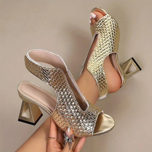 Dunnia – Eleganckie Sandałki na Obcasie z Plecionym Paskiem