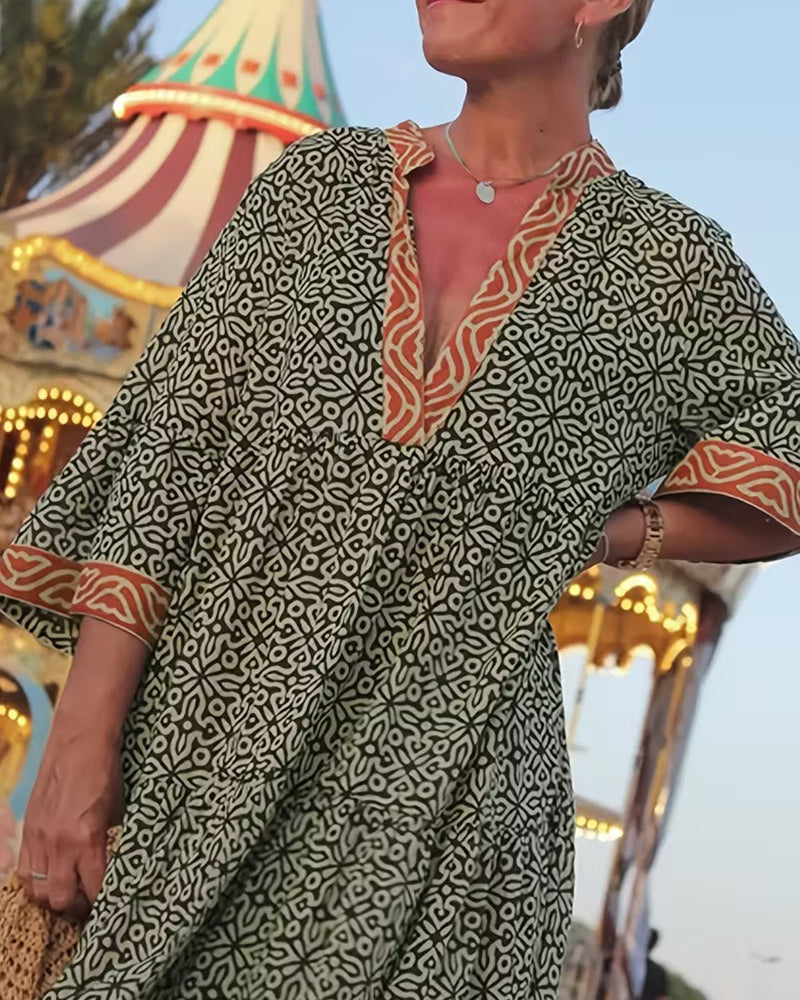 Amandi - Sukienka Maxi z Nadrukiem i Dekoltem w Serek