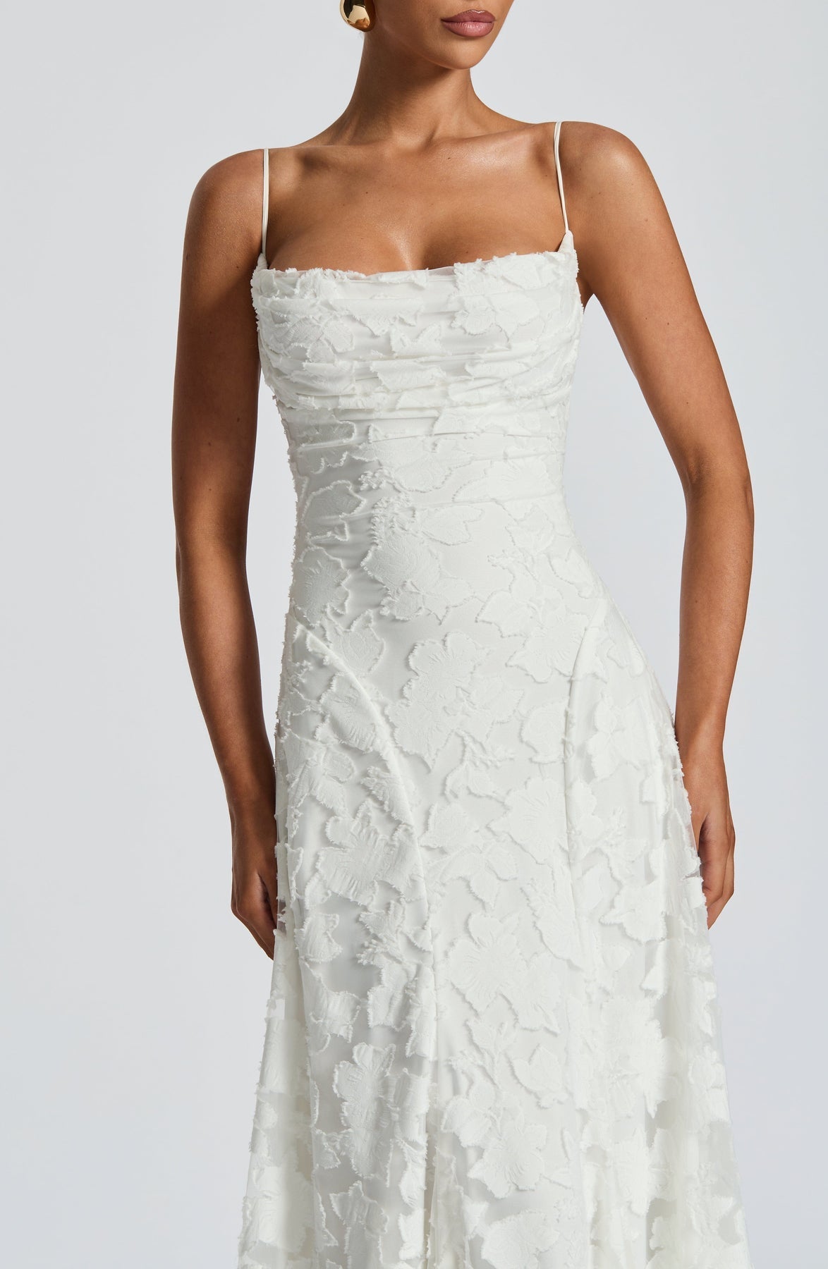 Alonah - Elegancka Sukienka Maxi z Płynnym Krojem