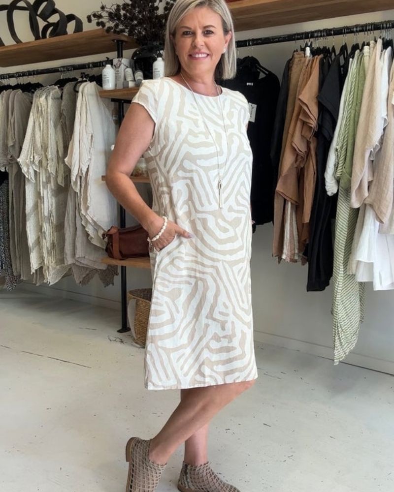 Dorothee – Miękka Bawełniana Sukienka z Bocznymi Kieszeniami