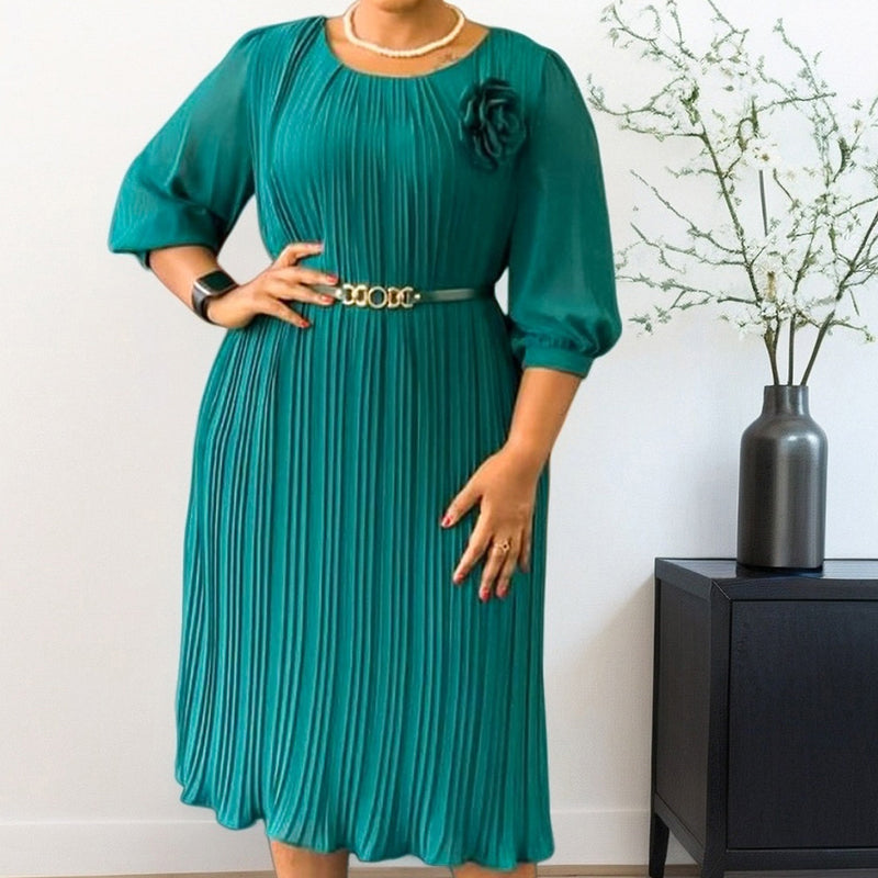 Ingeborga – Plisowana Sukienka Midi z Rękawami 3/4 i Paskiem
